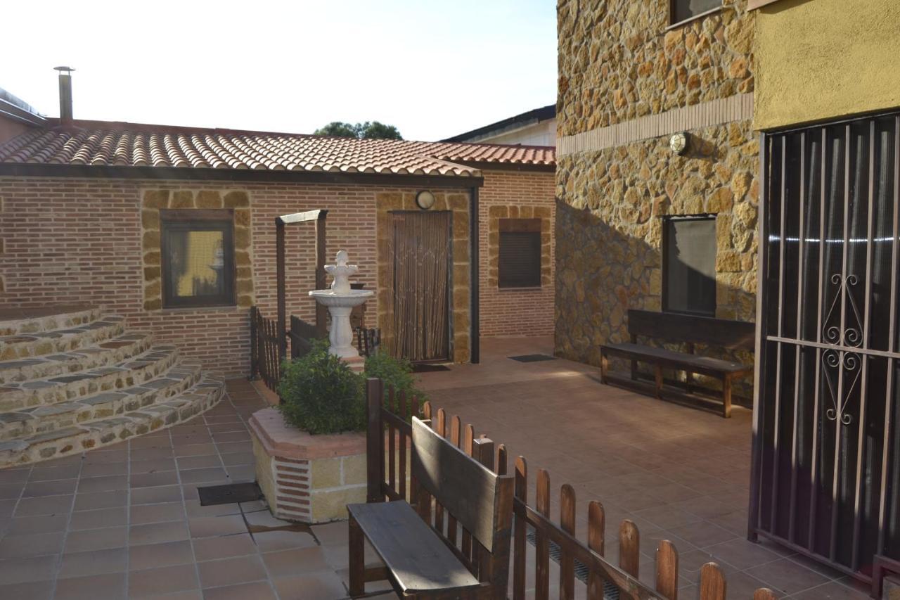 Apartamentos "Casa Rural De Aldea" Aldea del Fresno Bagian luar foto